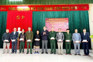 Thứ trưởng, Phó Chủ nhiệm Ủy ban Dân Tộc Y Vinh Tơr chúc Tết tại tỉnh Thanh Hóa