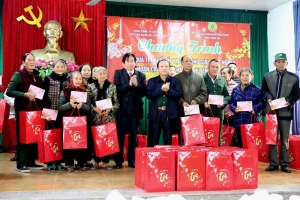 Thanh Hóa: Trao hơn 300 suất quà cho hội viên cựu thanh niên xung phong có hoàn cảnh khó khăn