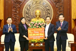Bắc Ninh trao tặng 500 triệu đồng cho các hộ nghèo tỉnh Bắc Giang vui xuân, đón Tết Nguyên đán Ất Tỵ 2025.