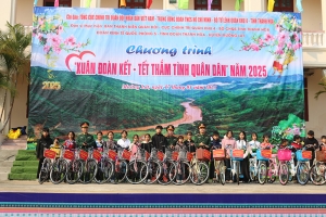 Chương trình “Xuân đoàn kết - Tết thắm tình quân dân” tại huyện biên giới Mường Lát