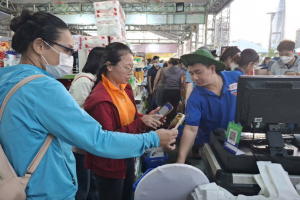 Hỗ trợ gần 10.000 đoàn viên, lao động mua sắm không dùng tiền mặt