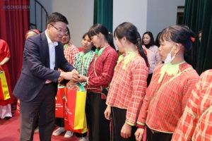 Phó Thủ tướng Chính phủ Lê Thành Long thăm, tặng quà Tết tại Lạng Sơn