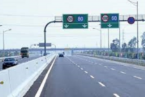 Bị phạt từ 800.000 -1 triệu đồng nếu điều khiển xe chạy dưới tốc độ tối thiểu