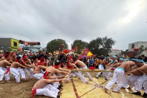 Độc đáo nghi lễ và trò chơi kéo co Hữu Chấp