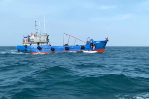 Bộ tư lệnh Vùng cảnh sát biển 4 phát hiện, bắt giữ tàu vận chuyển trái phép khoảng 100.000 lit dầu DO trên biển