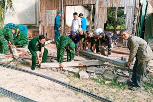 Hỗ trợ tháo dỡ nhà cũ, sớm xây dựng nhà Đại đoàn kết cho hộ nghèo trên biên giới