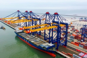 Cảng biển nước sâu hiện đại nhất Việt Nam đón chuyến tàu container đầu tiên