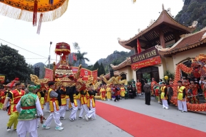 Hàng ngàn du khách tham dự Lễ hội Chùa Tam Thanh – Tam Giáo