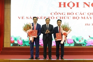 Hà Tĩnh công bố các quyết định về tổ chức bộ máy và cán bộ
