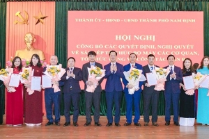 TP. Nam Định công bố các quyết định về sắp xếp bộ máy, công tác cán bộ
