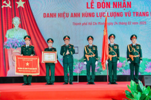 Khoa Hồi sức tích cực Bệnh viện Quân y 175 đón nhận danh hiệu Anh hùng Lực lượng vũ trang nhân dân