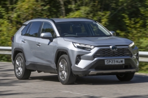 Nổ nhà máy, Toyota tạm ngừng sản xuất mẫu xe bán chạy nhất