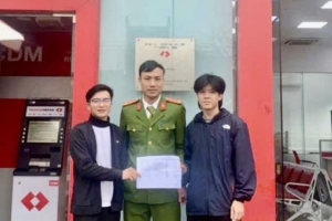 Nam thanh niên trả lại 450 triệu đồng cho người chuyển nhầm vào tài khoản