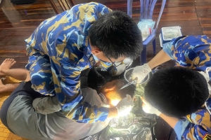 Nhà giàn DK1/10 cấp cứu ngư dân gặp nạn trên biển
