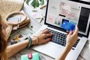 Mua hàng trên chợ mạng: Quyền lợi của người tiêu dùng liệu có được đảm bảo?