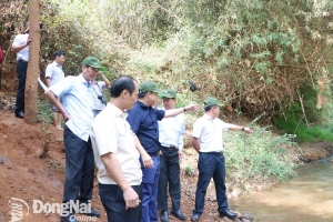 Phó Chủ tịch UBND tỉnh Đồng Nai khảo sát vị trí xây cầu Mã Đà kết nối 2 tỉnh Đồng Nai - Bình Phước