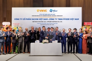 Pfizer chia sẻ kiến thức sản xuất vắc xin công nghệ cao cho VNVC