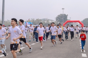 Gần 2.000 người tại Vĩnh Phúc tham gia Ngày chạy Olympic vì sức khỏe toàn dân năm 2025
