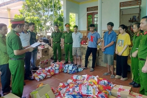 Gian hàng “Tổng kho Đông Hưng” bán hàng giả, Công an đề nghị khách hàng liên hệ cung cấp thông tin