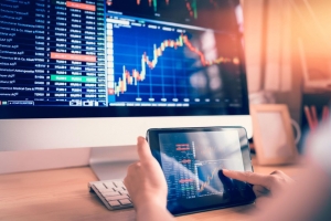 Chứng khoán phiên chiều 24/3: Nhóm bluechip bứt phá, VN-Index tái lập mốc 1.330 điểm