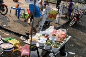 Thực phẩm đường phố Hà Nội: Ngon miệng nhưng rước hoạ chuyên gia cảnh báo