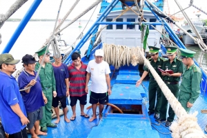 Tạm giữ tàu vận chuyển 30.000 lít dầu DO không rõ nguồn gốc