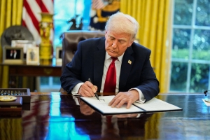 Ông Trump đánh thuế 25% với tất cả các loại ô tô nhập khẩu vào Mỹ