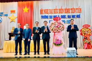 Trường Đại học Y - Dược, Đại học Huế trao tặng các danh hiệu vẻ vang cho nhiều tập thể, cá nhân tiên tiến