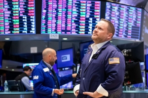 Lo ngại về lạm phát, chứng khoán Mỹ bị bán tháo, Dow Jones mất hơn 700 điểm