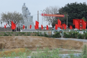 Khánh thành Khu tưởng niệm các giáo viên và học sinh đã hy sinh tại công trường đê Nam sông Mã