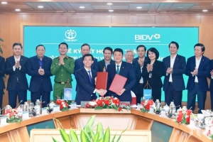 Ký kết thỏa thuận hợp tác toàn diện hỗ trợ, cung ứng dịch vụ công trực tuyến trên địa bàn Hà Nội
