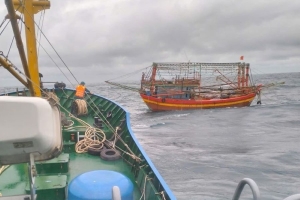 Cứu hộ thành công tàu và 6 thuyền viên gặp nạn trên biển Quảng Trị