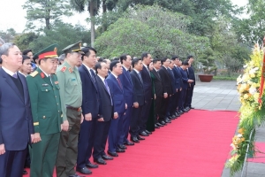 Đoàn đại biểu tỉnh Thanh Hóa dâng hoa, dâng hương Chủ tịch Hồ Chí Minh và các Anh hùng liệt sĩ