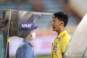 V-League lần đầu tiên bố trí một trọng tài ngoại tham gia điều hành VAR