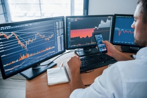 Chứng khoán phiên sáng 2/4: VN-Index tiếp tục xu hướng tăng, cổ phiếu HHS bất ngờ tăng mạnh