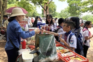 Hà Nội siết chặt kiểm soát an toàn thực phẩm tại cổng trường học
