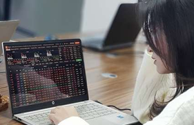VN-Index hôm nay: Nhà đầu tư cần nắm giữ cổ phiếu có xu thế hồi phục, cân nhắc kỹ chiến lược giao dịch
