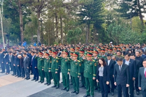 Lãnh đạo tỉnh Lâm Đồng dâng hương tại Nghĩa trang liệt sĩ thành phố Đà Lạt