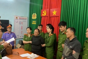 Huế - Bắt tạm giam hai đối tượng làm giả Giấy phép lái xe