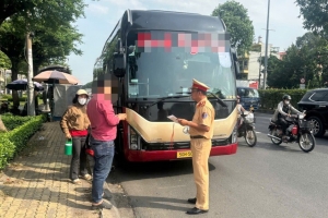 CSGT TP. Hồ Chí Minh đồng loạt ra quân đảm bảo an toàn giao thông dịp lễ Giỗ tổ Hùng Vương