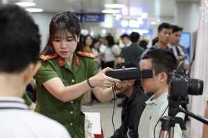 TP. Hồ Chí Minh triển khai cấp căn cước, tài khoản định danh điện tử tại nhà ga Metro số 1