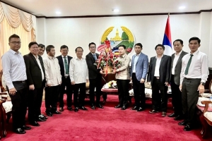 Lãnh đạo VRG chúc Tết Bunpimay lãnh đạo cấp cao Lào