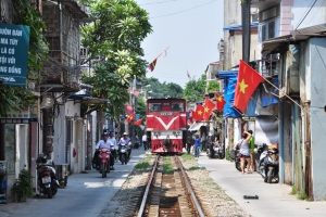 Hải Phòng: Ngăn chặn và xử lý nghiêm các trường hợp ném đất, đá, chất bẩn lên các đoàn tàu