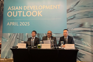 ADB cảnh báo rủi ro tăng trưởng với Việt Nam sau quyết định áp thuế mới của Mỹ