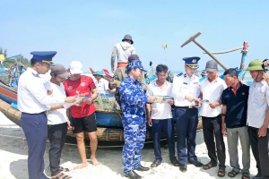 Quảng Bình: Hải đội 102 tổ chức chương trình “Cảnh sát biển đồng hành với ngư dân” tại Lệ Thủy