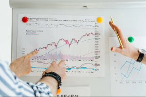 VN-Index hôm nay: Nhà đầu tư tập trung vào các mã cổ phiếu hưởng lợi từ sự phục hồi kinh tế