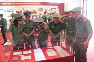 Lạng Sơn khai mạc triển lãm chuyên đề “Giải phóng miền Nam năm 1975 - Bản hùng ca đại thắng”