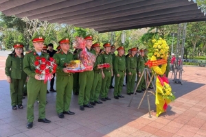 Hành trình về nguồn và đền ơn đáp nghĩa