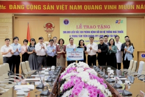 Bộ Y tế tiếp nhận 500.000 liều vắc xin sởi do FPT Long Châu trao tặng