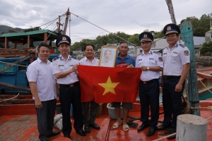 Vùng Cảnh sát biển 4 tuyên truyền, phổ biến pháp luật cho ngư dân huyện đảo Kiên Hải